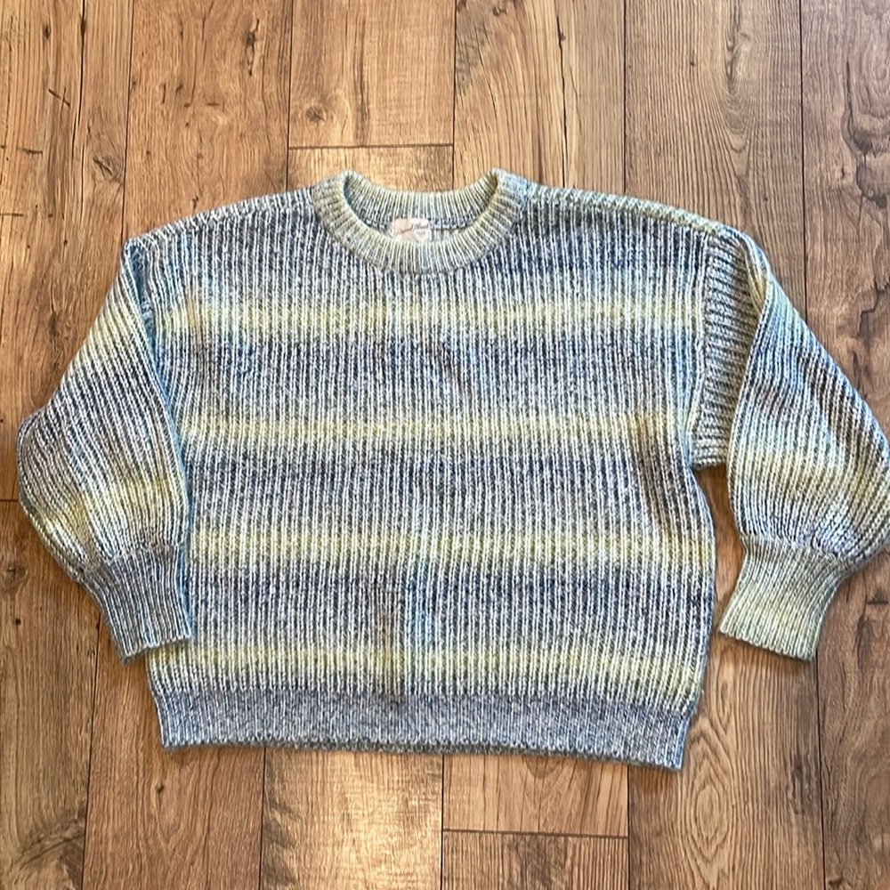 Universal Thread sweater in women’s size large.